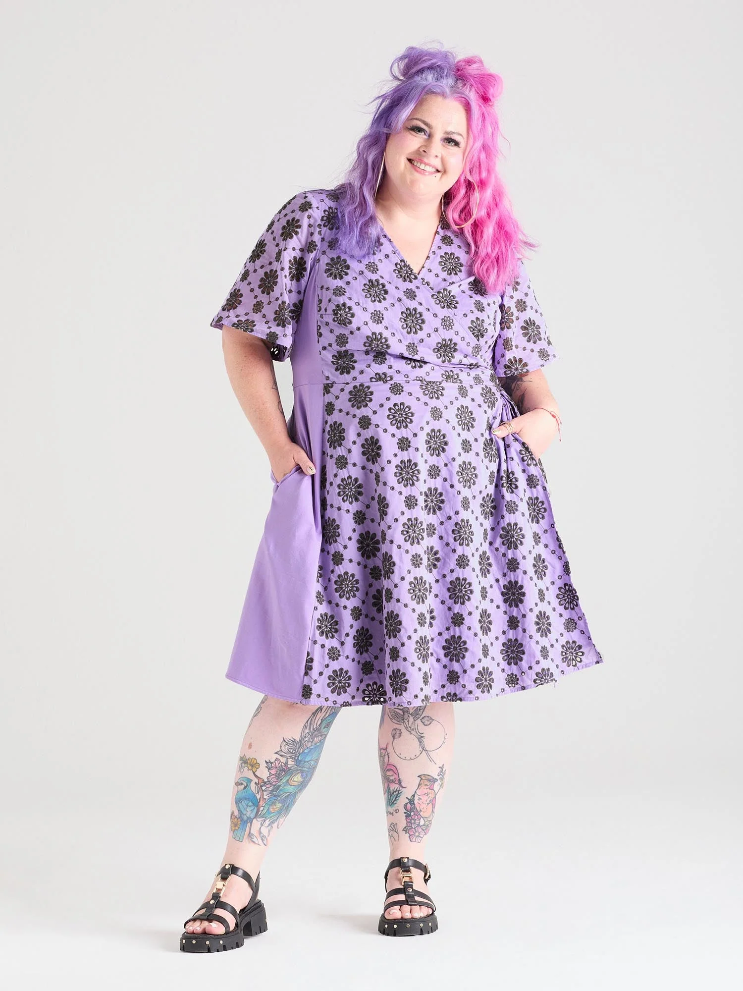Broderie Anglaise Wrap Dress - Cassis de Violet - Image 4