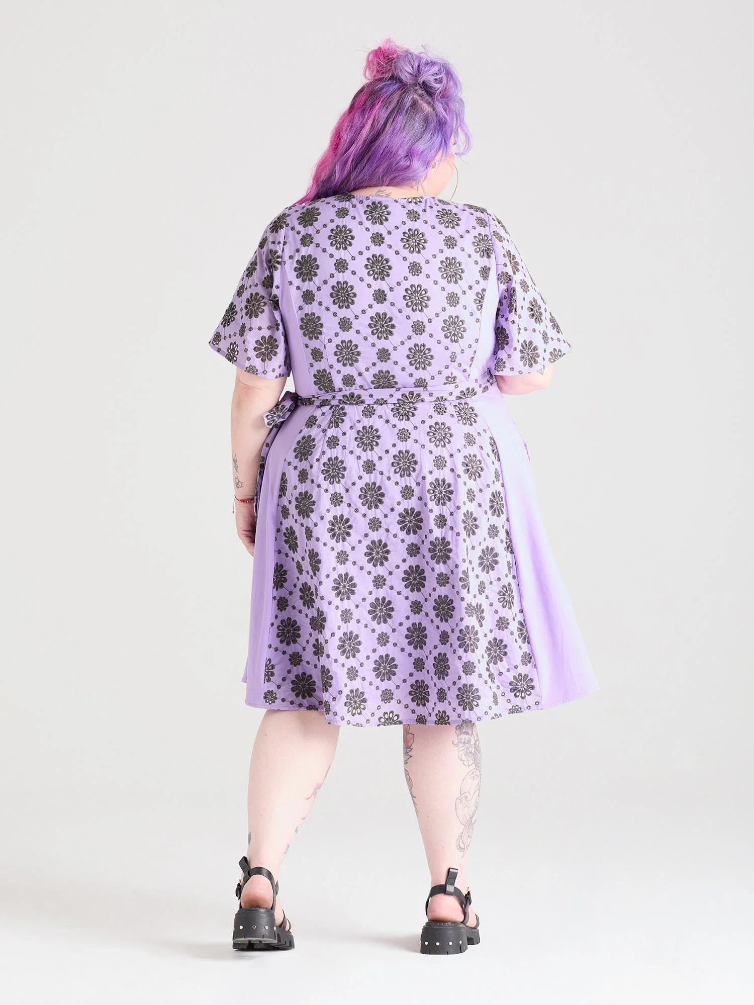 Broderie Anglaise Wrap Dress - Cassis de Violet - Image 6