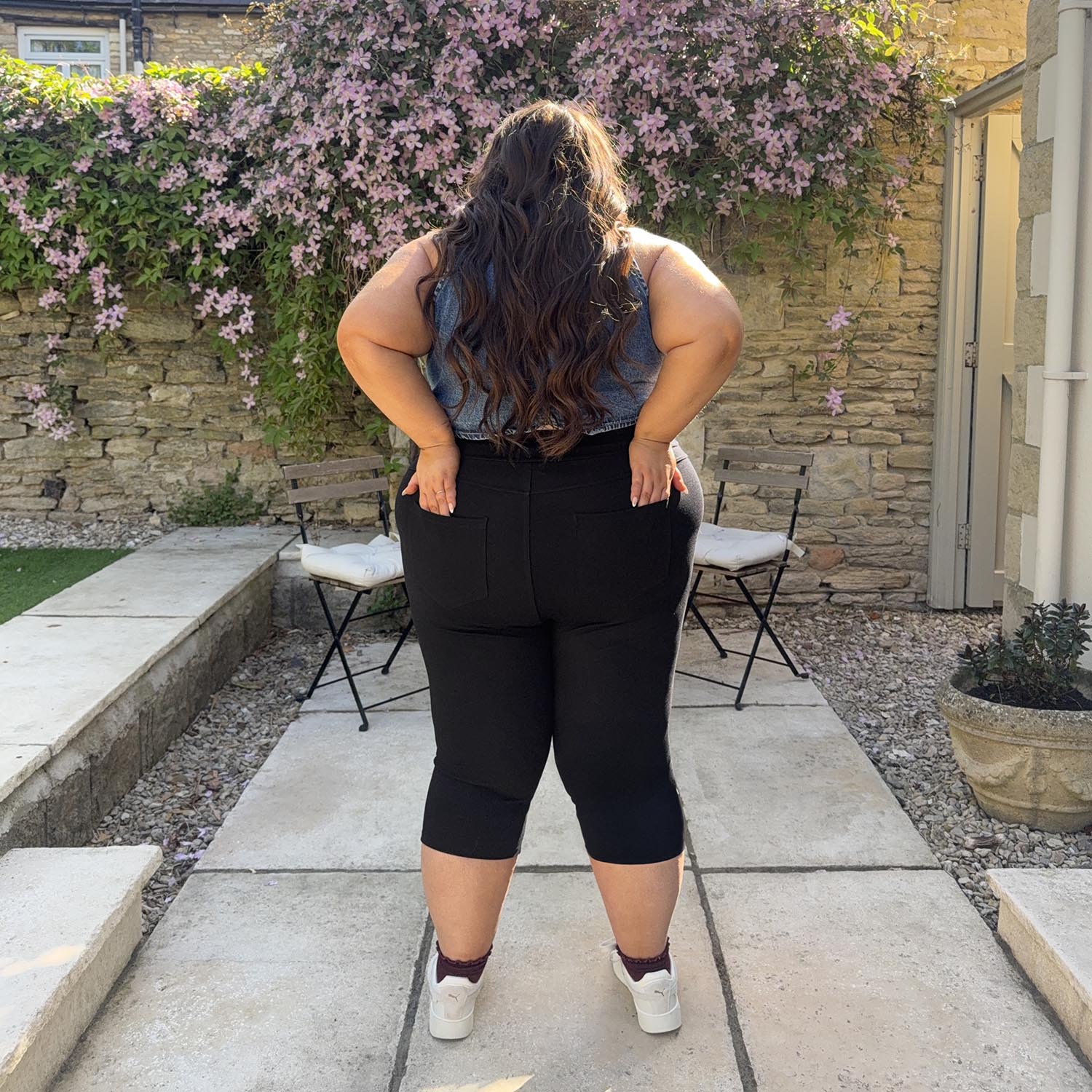 Squat-Proof Capri Leggings - Black - Image 11