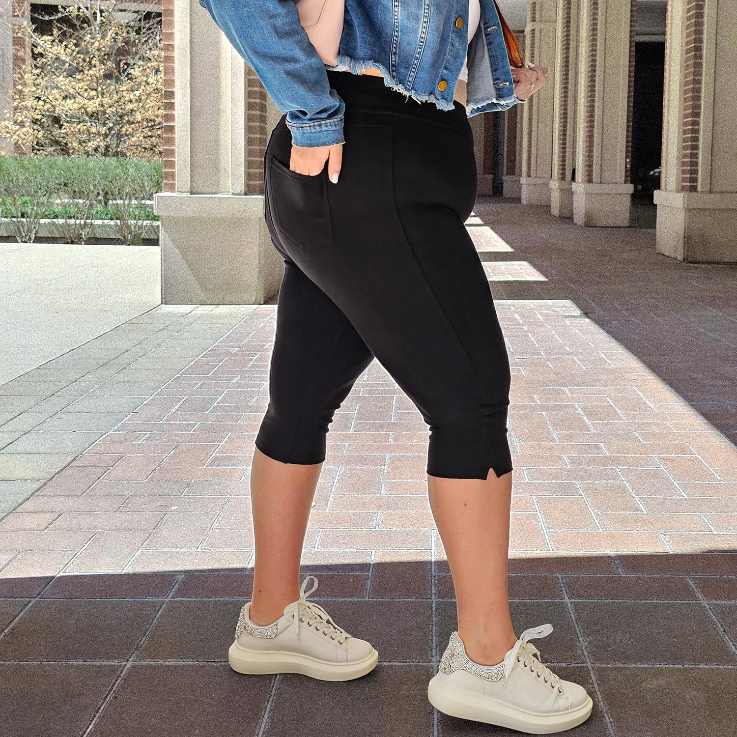 Squat-Proof Capri Leggings - Black - Image 12