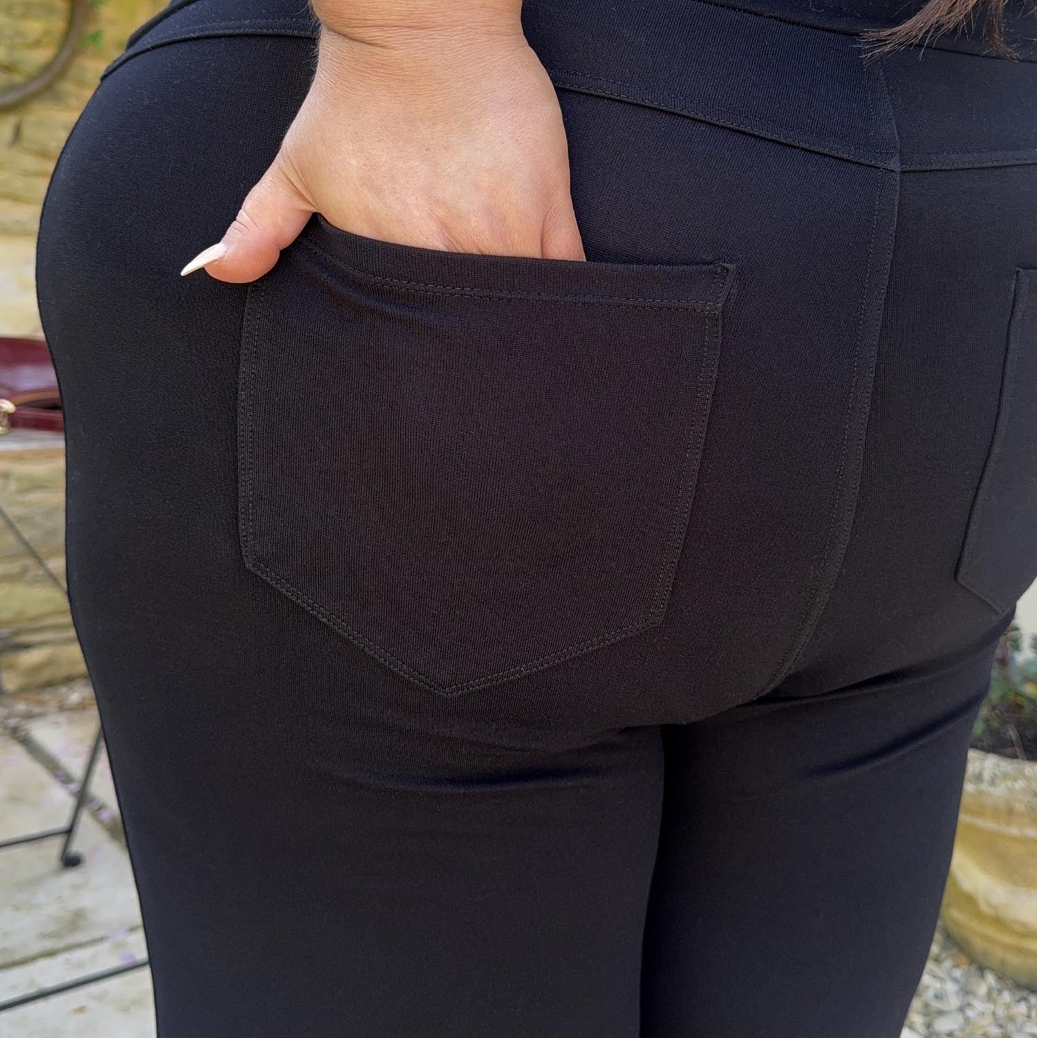 Squat-Proof Capri Leggings - Black - Image 5