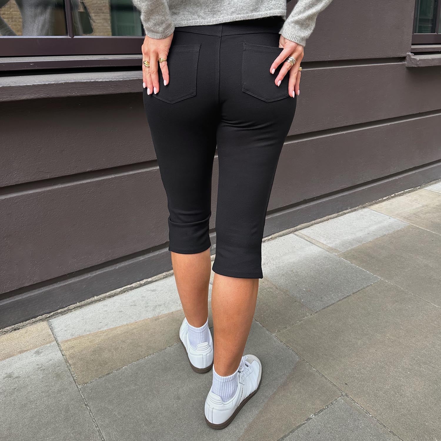 Squat-Proof Capri Leggings - Black - Image 6