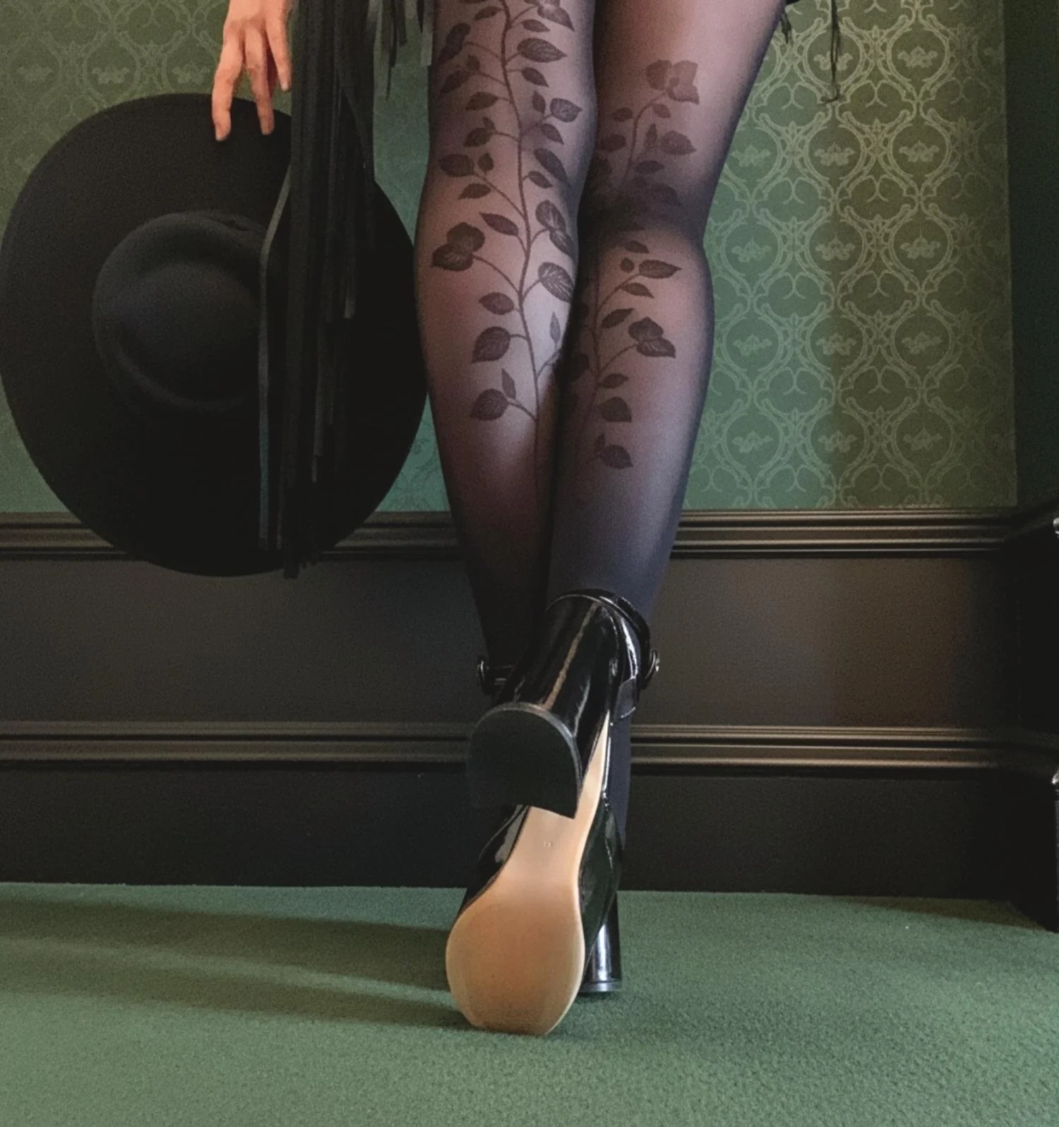 30 Denier Sheer Tights - Corra Bloom Flower Seam - Black - Image 4