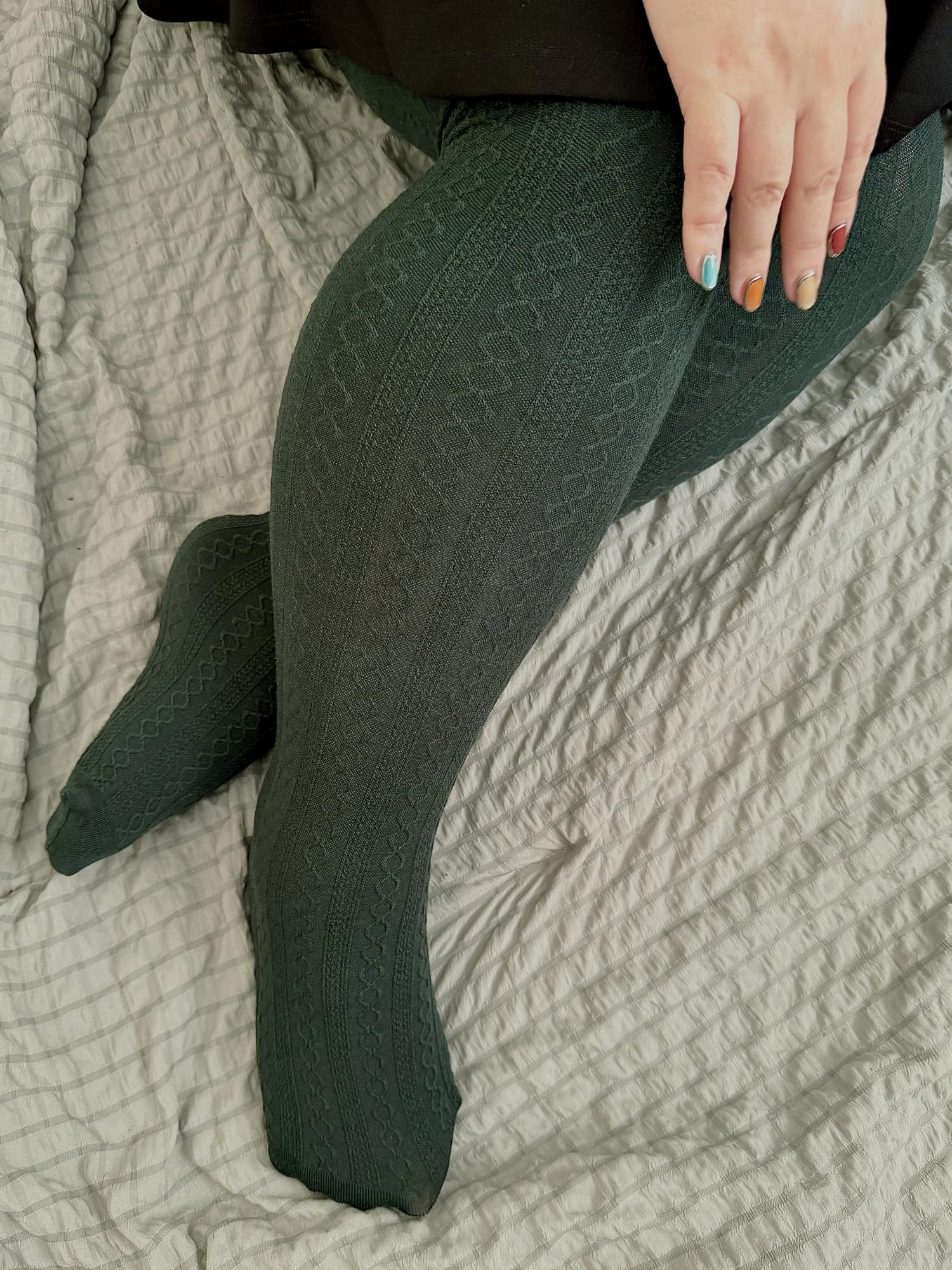 Grannies Cable Knit Wool Tights - Crocodile (V2) - Image 3